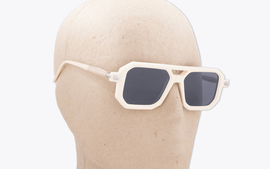 Kuboraum Mask P8 | White Sunglasses | Three Quarters Right View