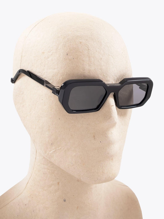Vava Black Sunglasses (WL0052)—Three-quarter View Right