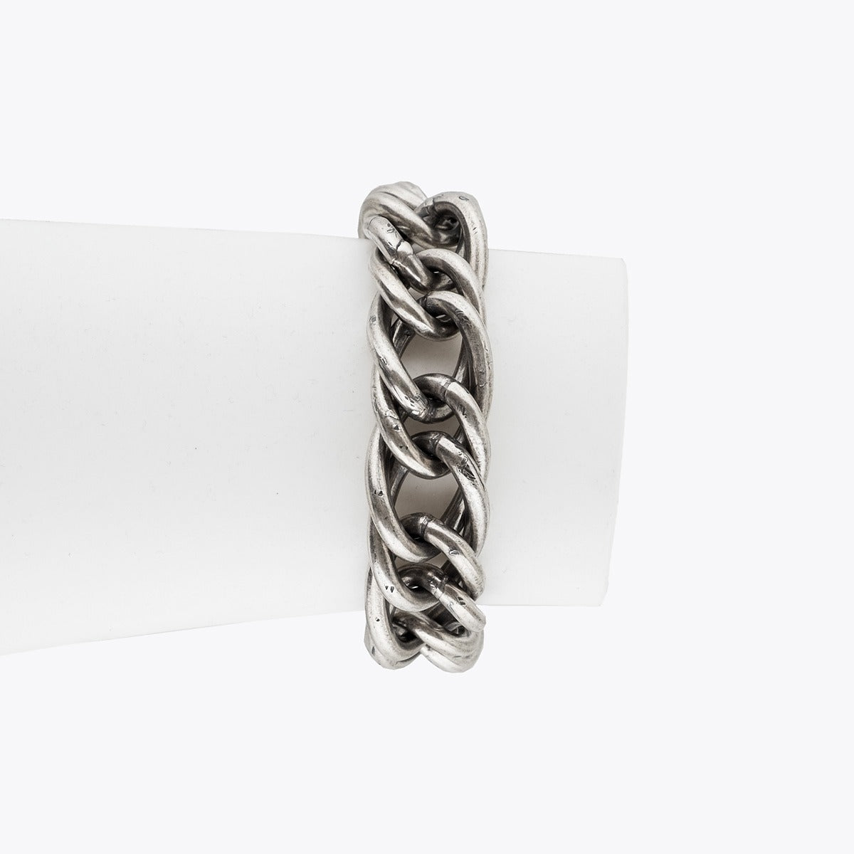 Silver double-link chain-style Goti Bracelet BR1111 on a white background