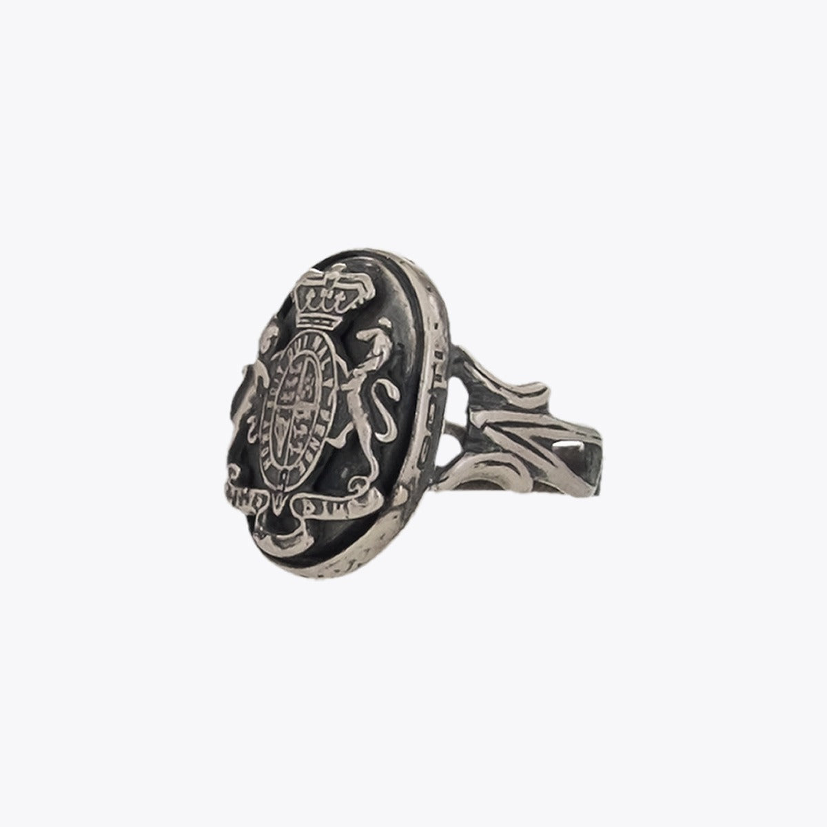Goti AN512 Silver Signet – Unisex Ring –  Three-quarters View