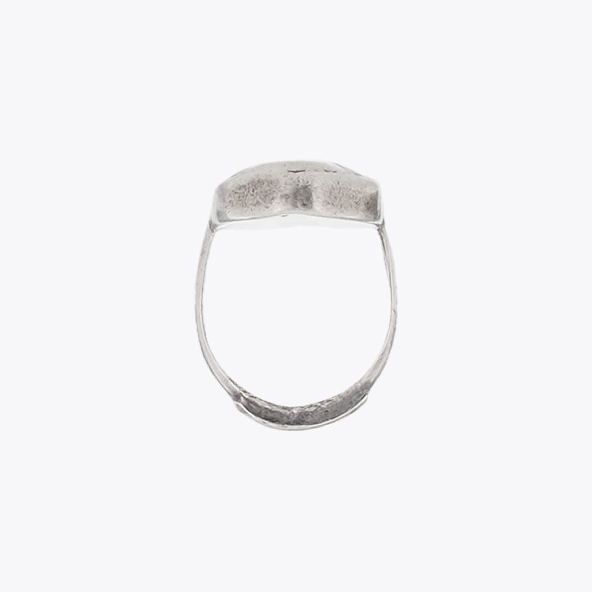 Goti AN517 Silver Signet – Unisex Ring – Profile View