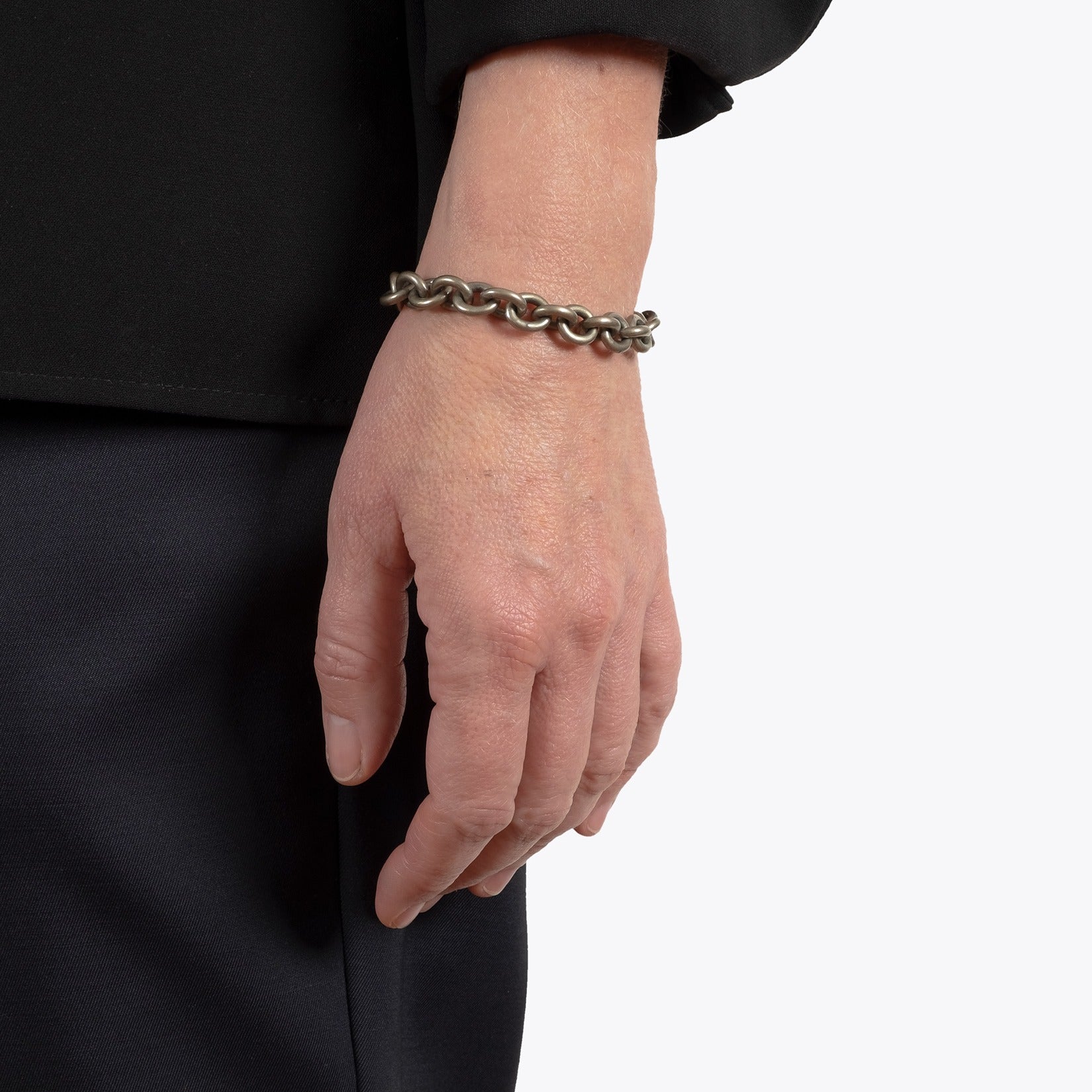 Goti BR1284 Silver Cable Chain – Unisex Bracelet | Details Front View