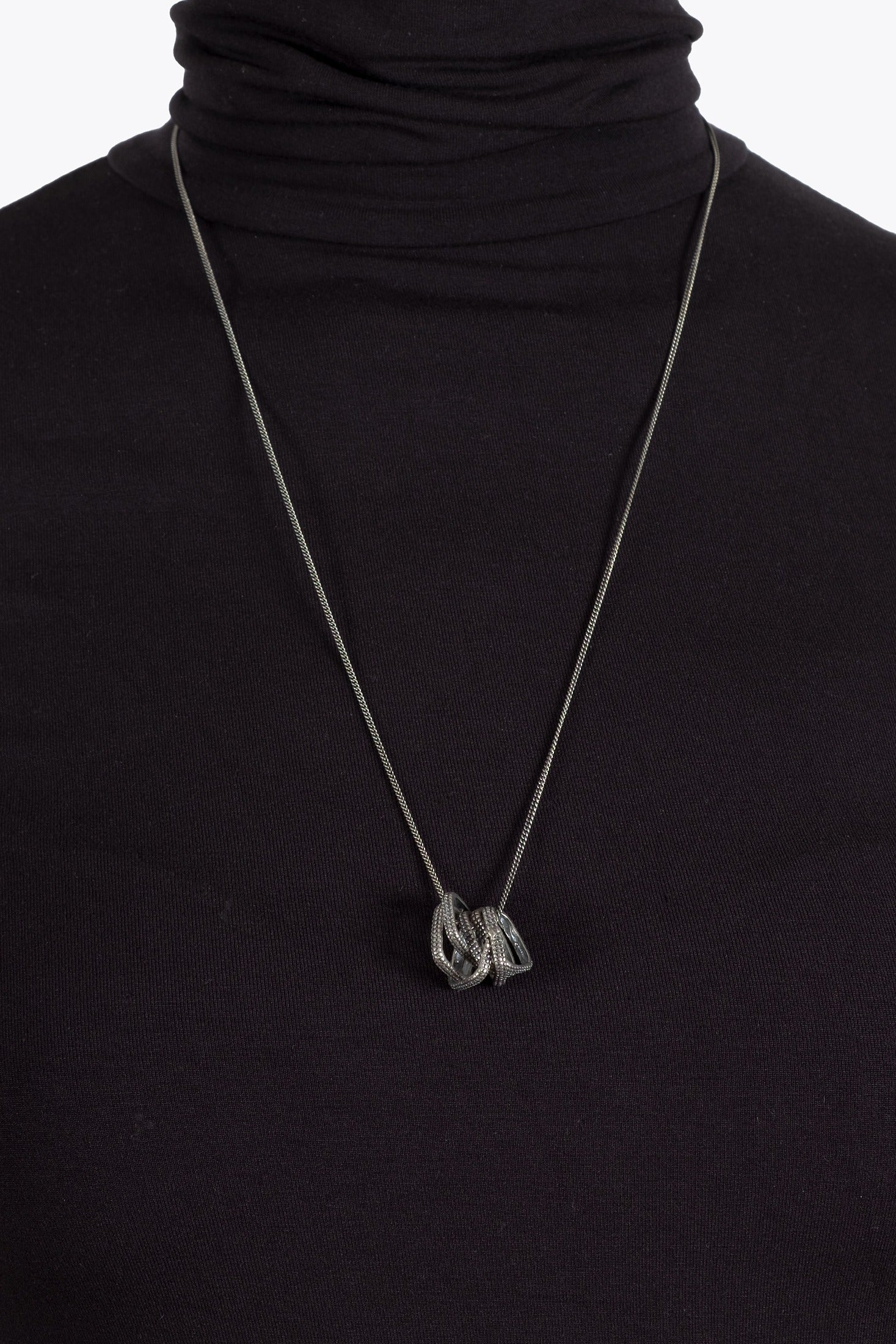 Goti CN914 Silver Curb Chain – Women's Necklace | Details on Model Front View